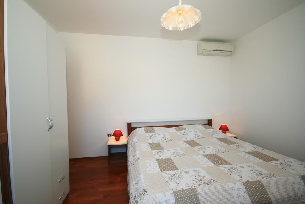 Ruzmarinka 4* Apartment Baska  Luaran gambar