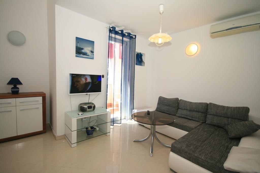 Ruzmarinka 4* Apartment Baska  Luaran gambar
