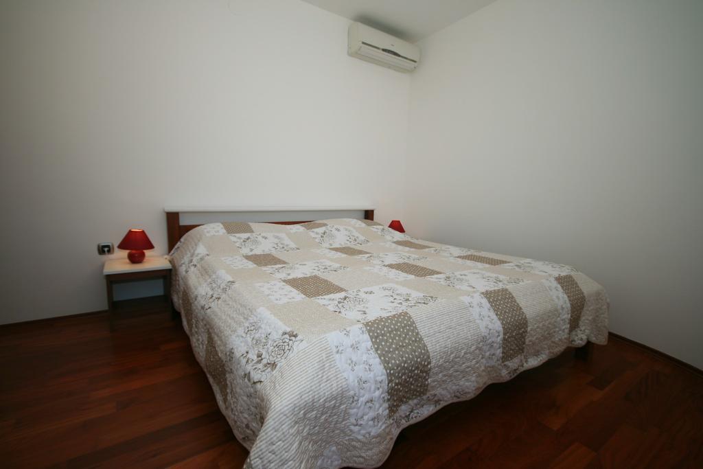 Ruzmarinka 4* Apartment Baska  Luaran gambar