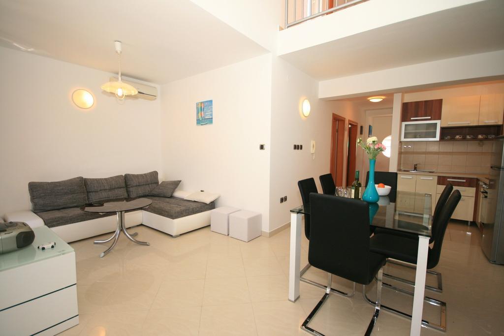 Ruzmarinka 4* Apartment Baska  Luaran gambar